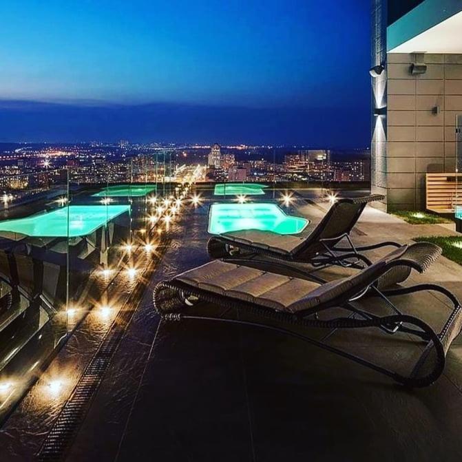 1 Room 60M2 Center Of Obolon Near River Side. With Terrace. 22 Floor Kyiv Exterior photo