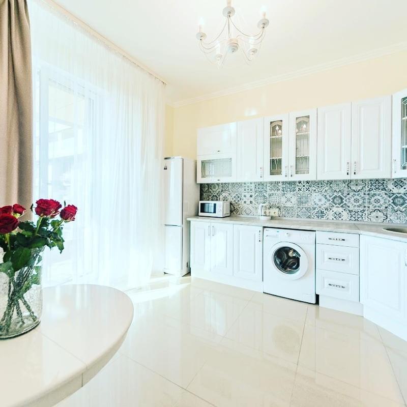 1 Room 60M2 Center Of Obolon Near River Side. With Terrace. 22 Floor Kyiv Exterior photo